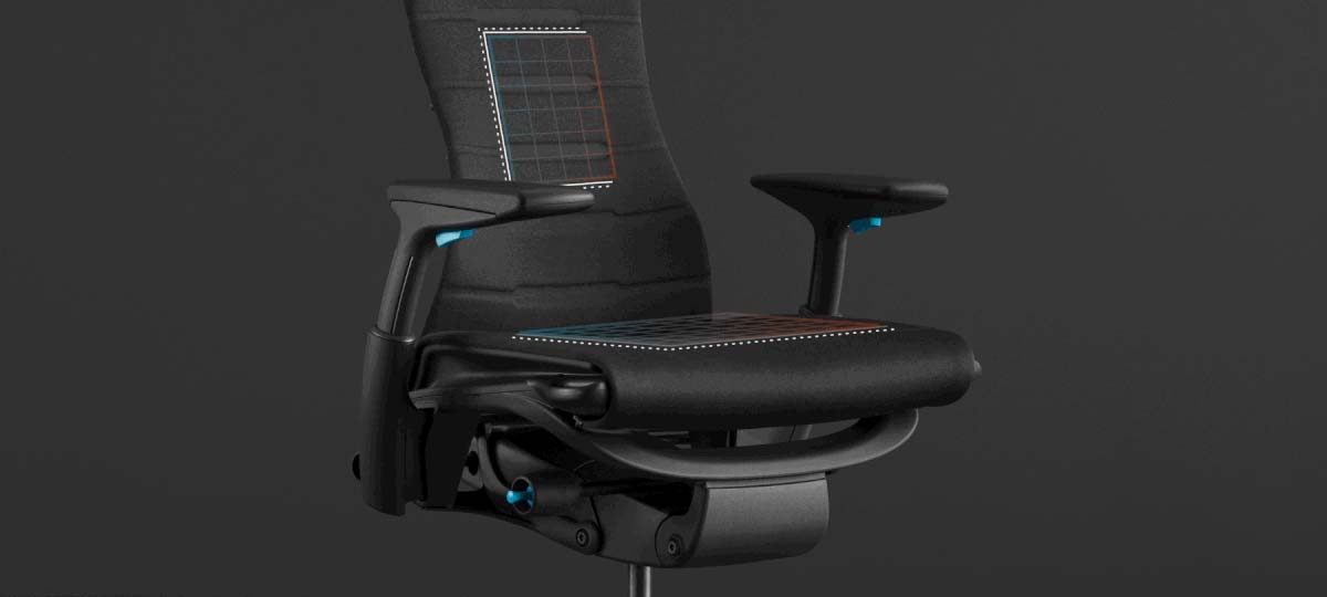 Una animación en rojo y azul del asiento realzado en una foto de la silla para videojuegos Embody con un fondo negro.