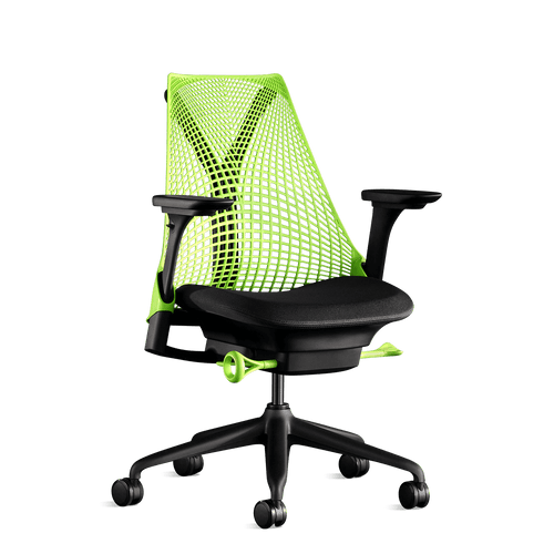 Vista frontal de una silla de oficina Sayl verde neón de Herman Miller, diseñada por Yves Béhar.