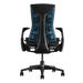 Silla para videojuegos Embody en gris oscuro con accesorios en cian y el logo grabado de Logitech G mostrado en ángulo con un fondo negro.